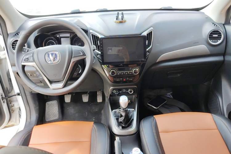 Used CHANGAN CS15 2016 1.5L Manual Fashion Edition Center Console