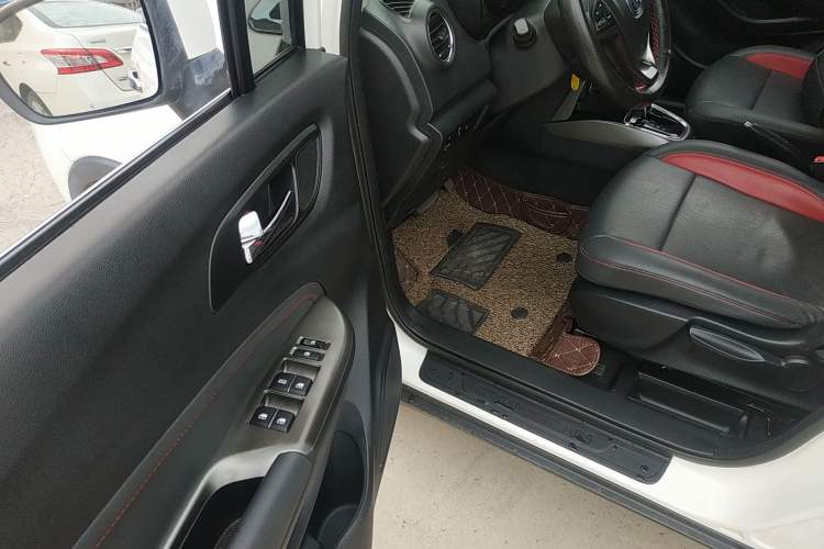 Used CHANGAN CS15 2016 1.5L Automatic Fashion Edition Driver Seat