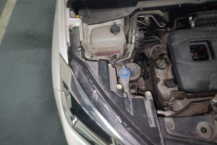 Used CHANGAN CS15 2016 1.5L Automatic Fashion Edition Engine Bay Right