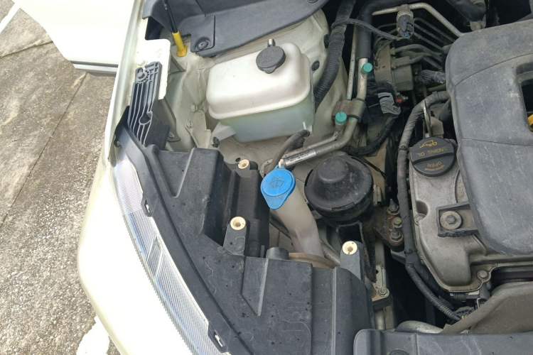 Used CHANGAN CS15 2016 1.5L Manual Fashion Edition Engine Bay Right