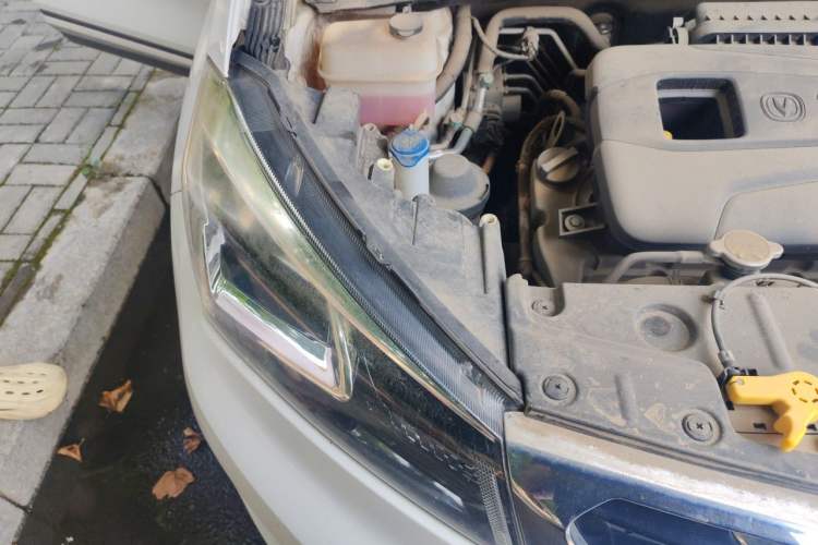 Used CHANGAN CS15 2016 1.5L Automatic Fashion Edition Engine Bay Right