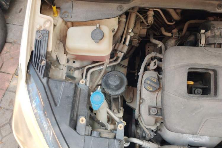 Used CHANGAN CS15 2016 1.5L Manual Luxury Edition Engine Bay Right