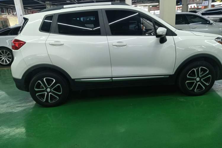 Used CHANGAN CS15 2016 1.5L Manual Fashion Edition Exterior 2