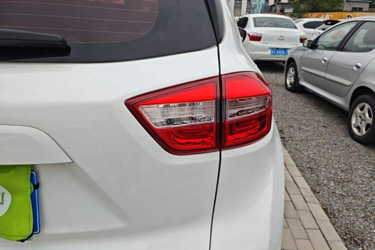 Used CHANGAN CS15 2016 1.5L Manual Fashion Edition Exterior 3