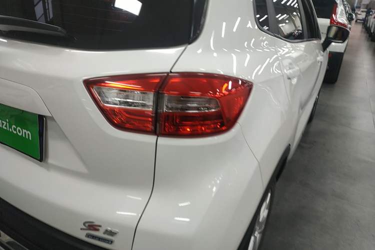 Used CHANGAN CS15 2016 1.5L Manual Fashion Edition Exterior 3