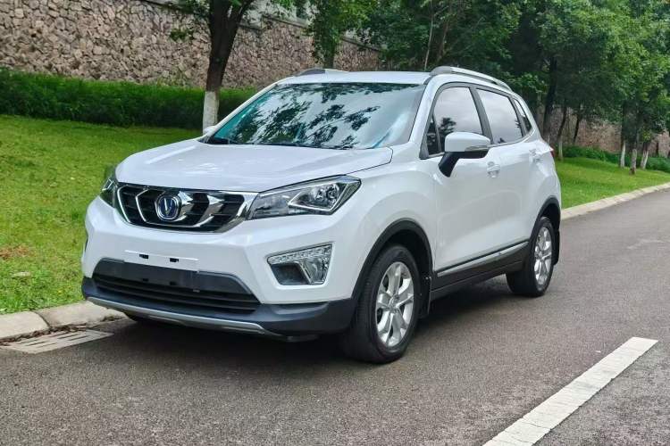 Used CHANGAN CS15 2016 1.5L Manual Fashion Edition Exterior 5