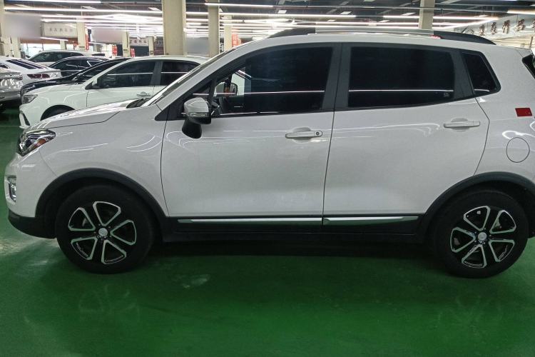 Used CHANGAN CS15 2016 1.5L Manual Fashion Edition Exterior 5