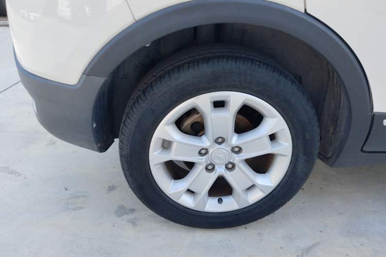 Used CHANGAN CS15 2016 1.5L Manual Fashion Edition Exterior 5