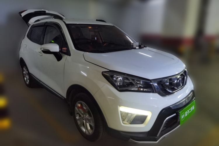 Used CHANGAN CS15 2016 1.5L Manual Fashion Edition Front Right 45 Deg