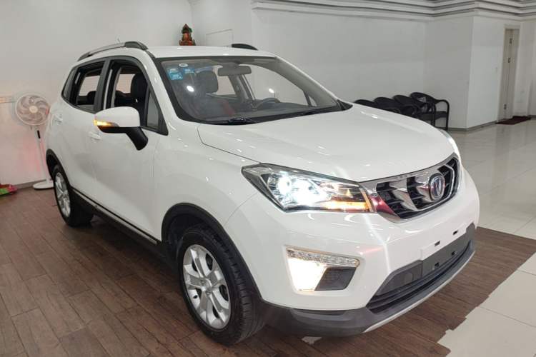 Used CHANGAN CS15 2016 1.5L Automatic Luxury Edition Front Right 45 Deg