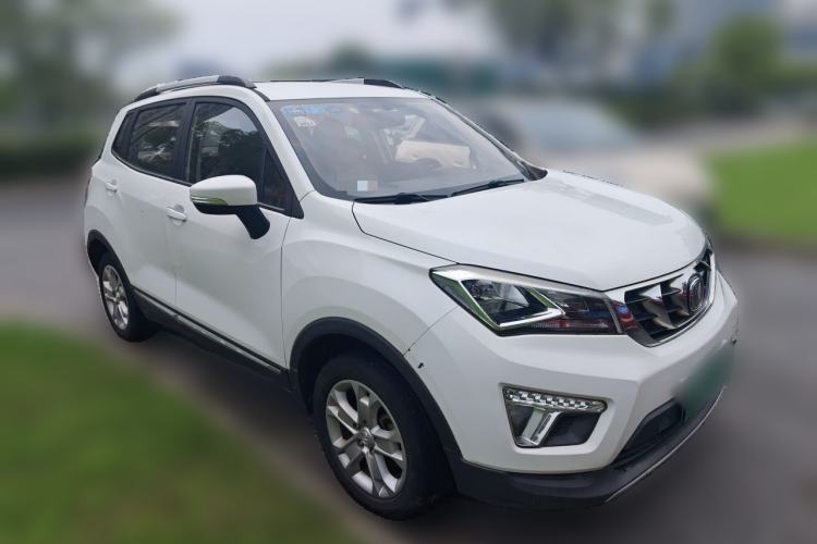Used CHANGAN CS15 2016 1.5L Automatic Fashion Edition Front Right 45 Deg