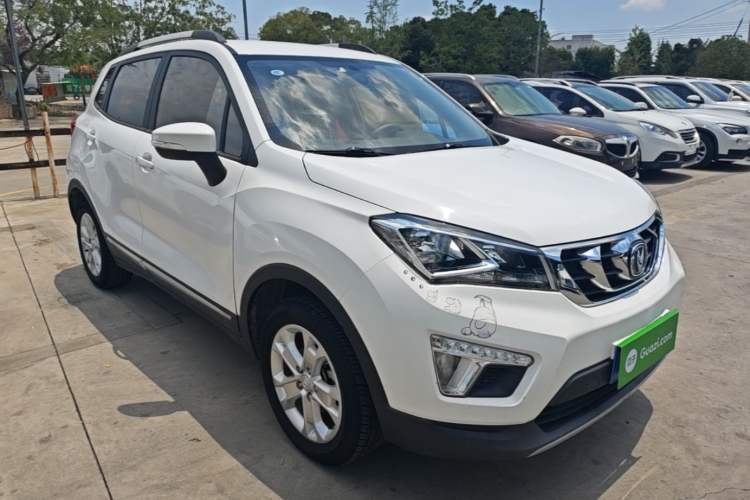 Used CHANGAN CS15 2016 1.5L Manual Luxury Edition Front Right 45 Deg