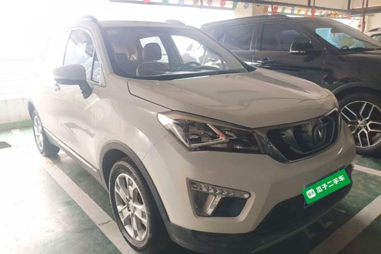 Used CHANGAN CS15 2016 1.5L Manual Luxury Edition Front Right 45 Deg