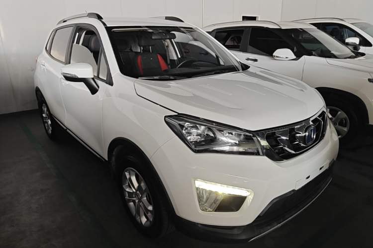 Used CHANGAN CS15 2016 1.5L Automatic Luxury Edition Front Right 45 Deg