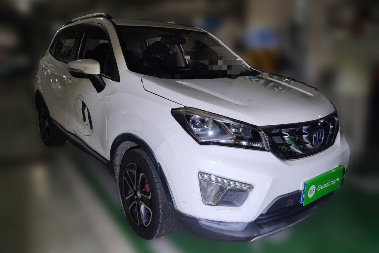Used CHANGAN CS15 2016 1.5L Manual Luxury Edition Front Right 45 Deg