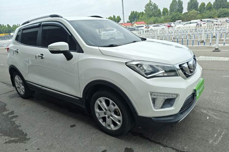 Used CHANGAN CS15 2016 1.5L Automatic Luxury Edition Front Right 45 Deg