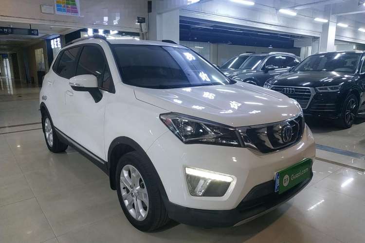 Used CHANGAN CS15 2016 1.5L Manual Luxury Edition Front Right 45 Deg