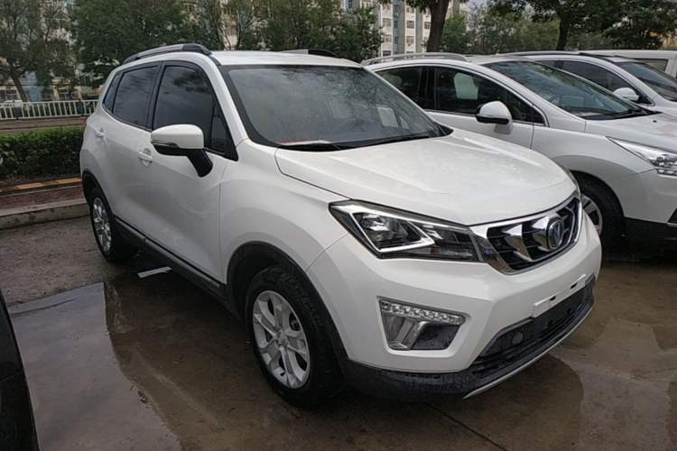 Used CHANGAN CS15 2016 1.5L Automatic Fashion Edition Front Right 45 Deg