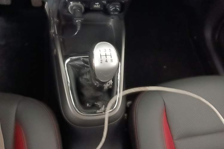 Used CHANGAN CS15 2016 1.5L Manual Fashion Edition Gear Lever