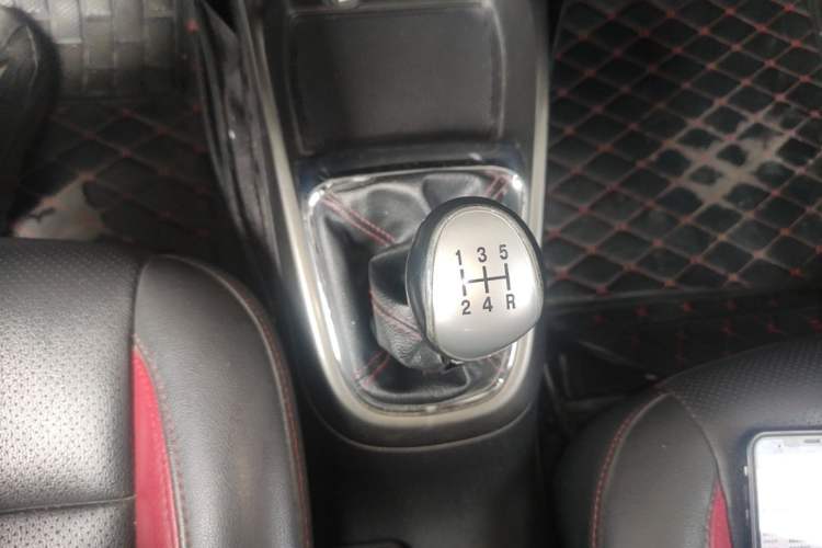 Used CHANGAN CS15 2016 1.5L Manual Luxury Edition Gear Lever