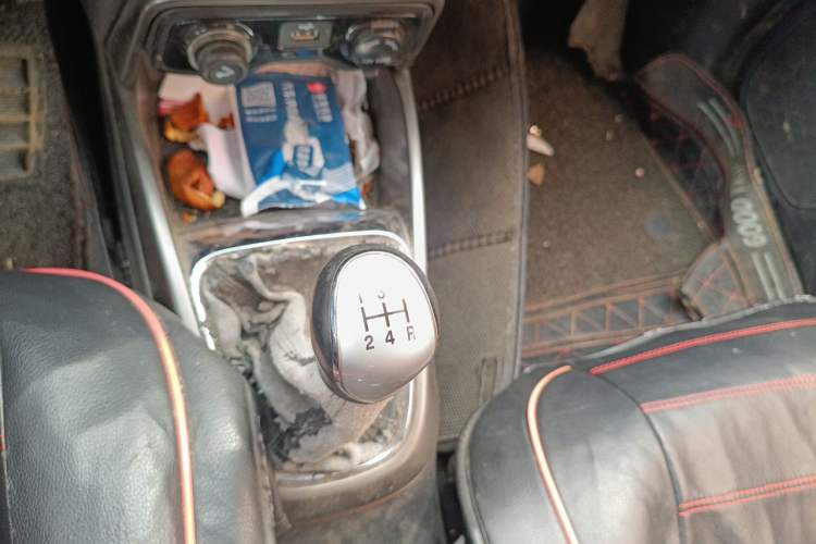 Used CHANGAN CS15 2016 1.5L Manual Fashion Edition Gear Lever