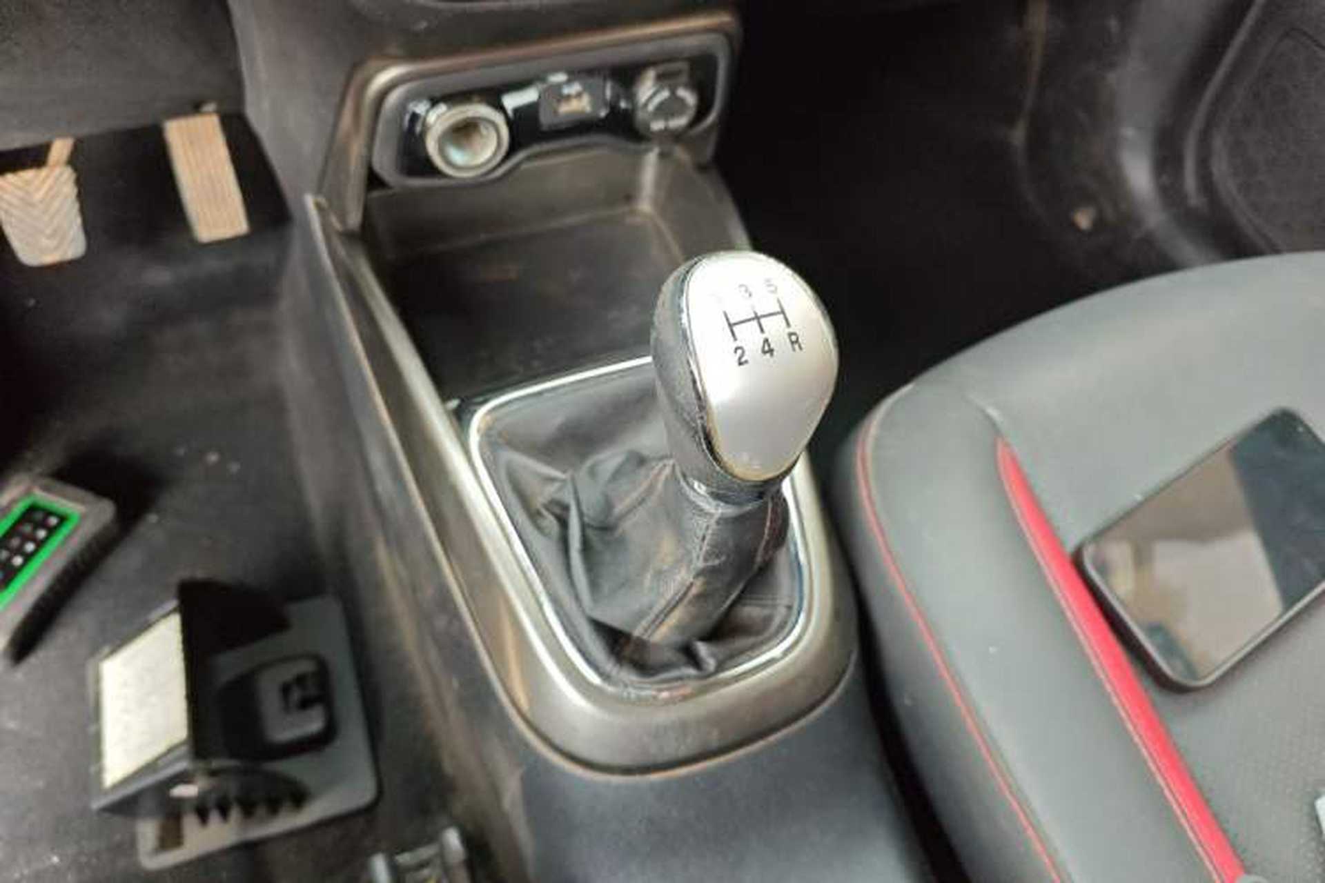 Used CHANGAN CS15 2016 1.5L Manual Fashion Edition Gear Lever