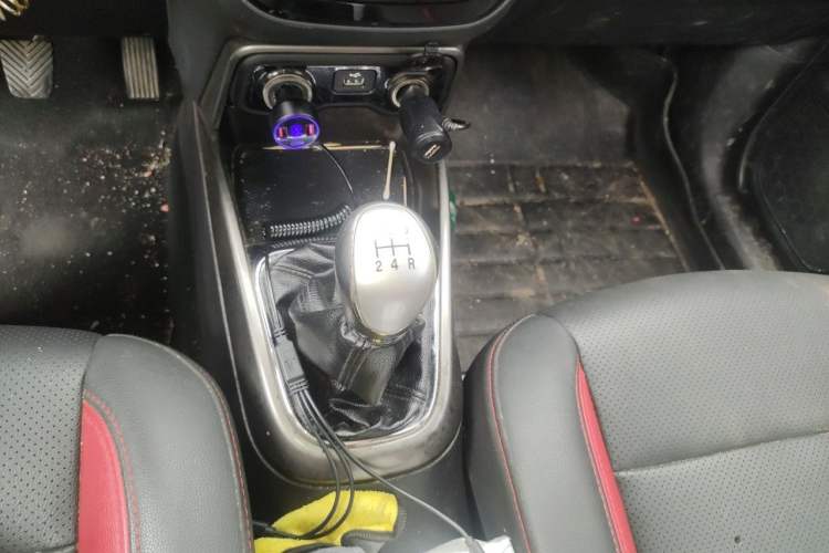 Used CHANGAN CS15 2016 1.5L Manual Fashion Edition Gear Lever