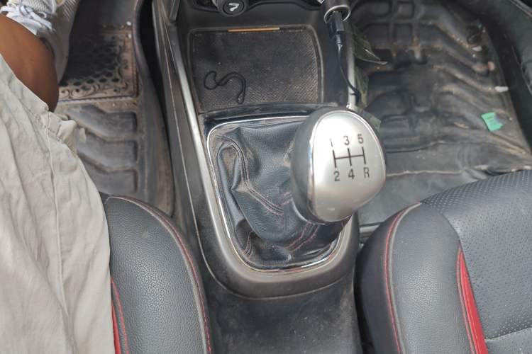 Used CHANGAN CS15 2016 1.5L Manual Fashion Edition Gear Lever