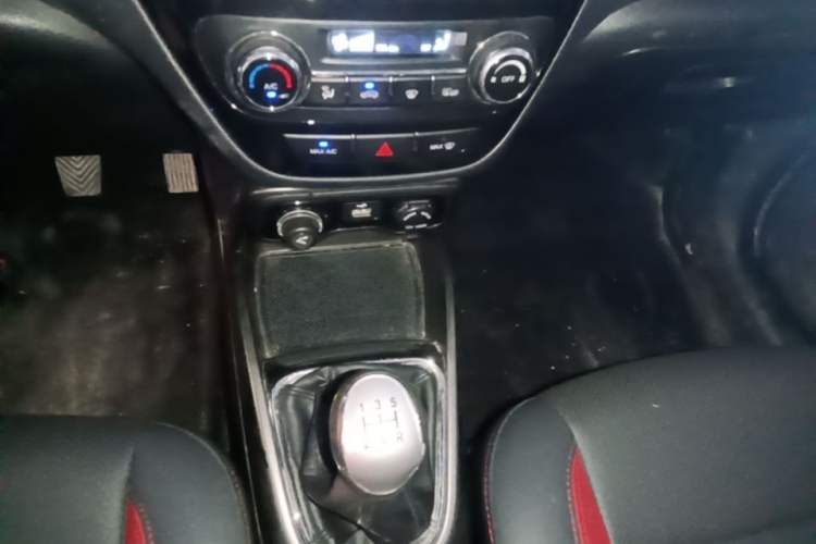 Used CHANGAN CS15 2016 1.5L Manual Luxury Edition Gear Lever