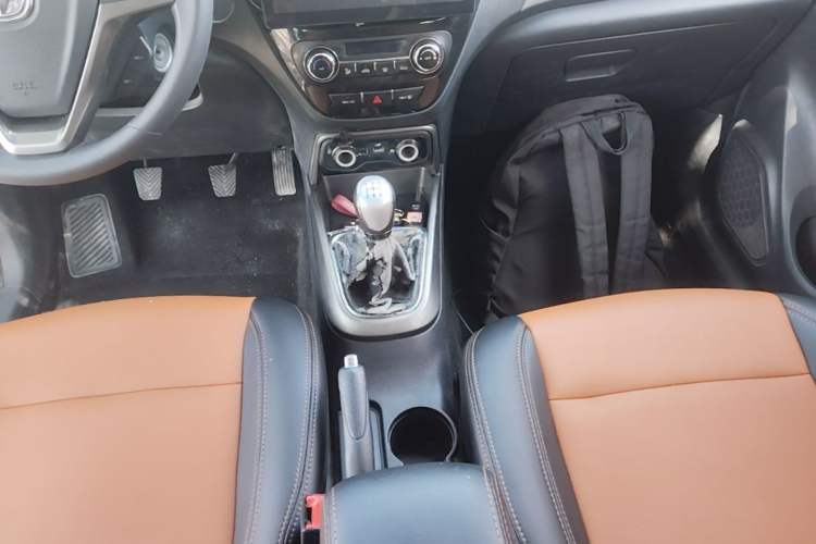 Used CHANGAN CS15 2016 1.5L Manual Fashion Edition Gear Lever