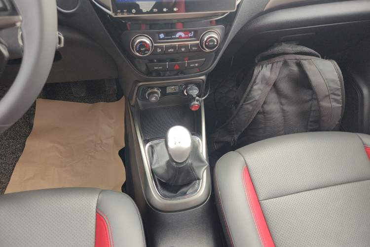 Used CHANGAN CS15 2016 1.5L Manual Fashion Edition Gear Lever