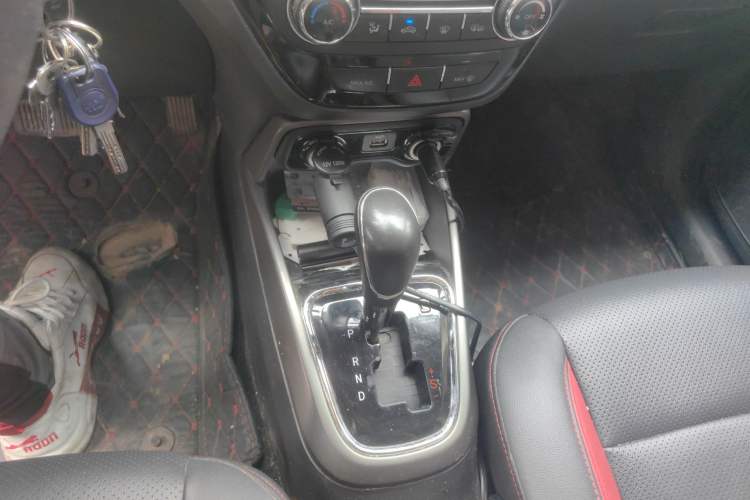 Used CHANGAN CS15 2016 1.5L Automatic Fashion Edition Gear Lever