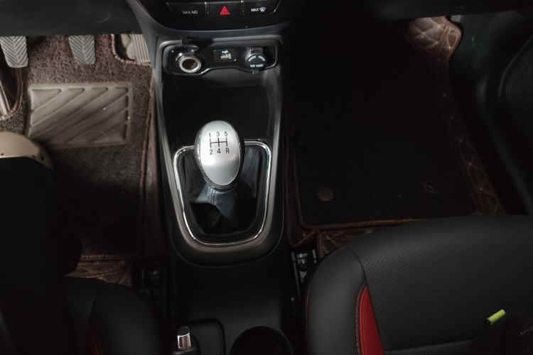 Used CHANGAN CS15 2016 1.5L Manual Fashion Edition Gear Lever