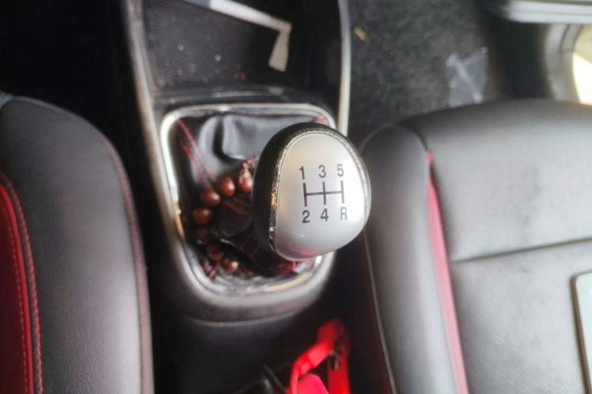 Used CHANGAN CS15 2016 1.5L Manual Luxury Edition Gear Lever