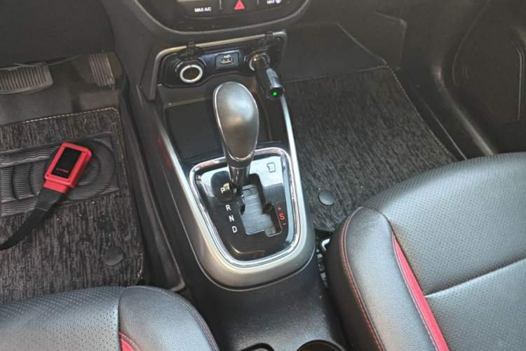 Used CHANGAN CS15 2016 1.5L Automatic Fashion Edition Gear Lever