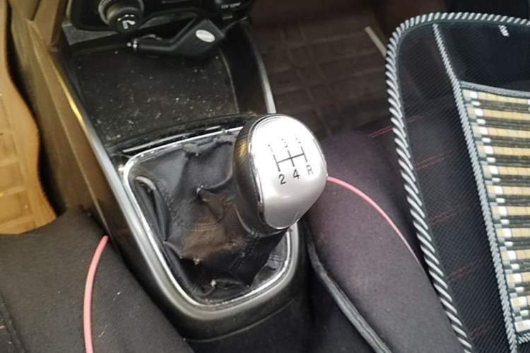Used CHANGAN CS15 2016 1.5L Manual Fashion Edition Gear Lever