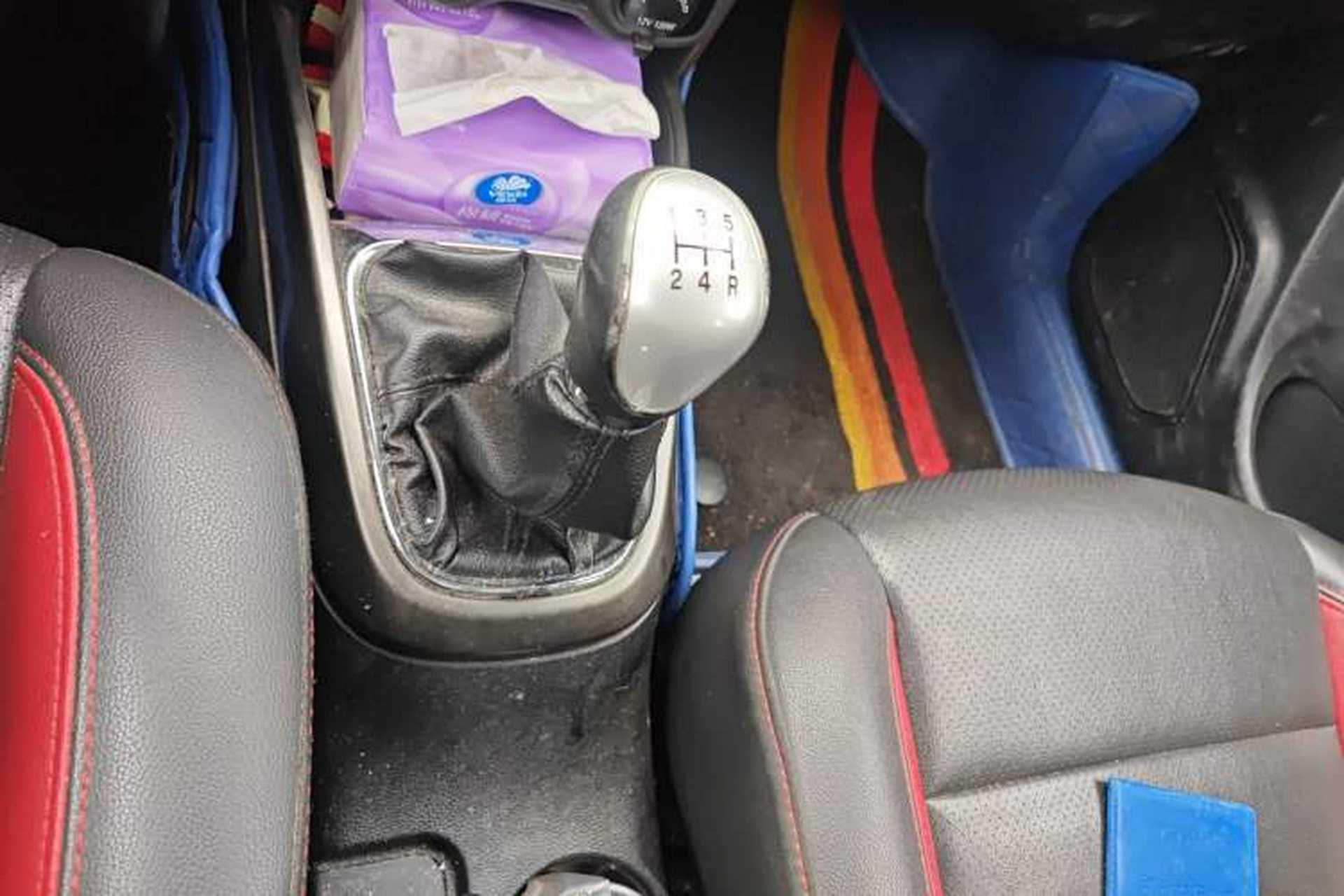 Used CHANGAN CS15 2016 1.5L Manual Fashion Edition Gear Lever