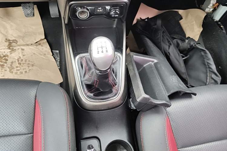 Used CHANGAN CS15 2016 1.5L Manual Fashion Edition Gear Lever