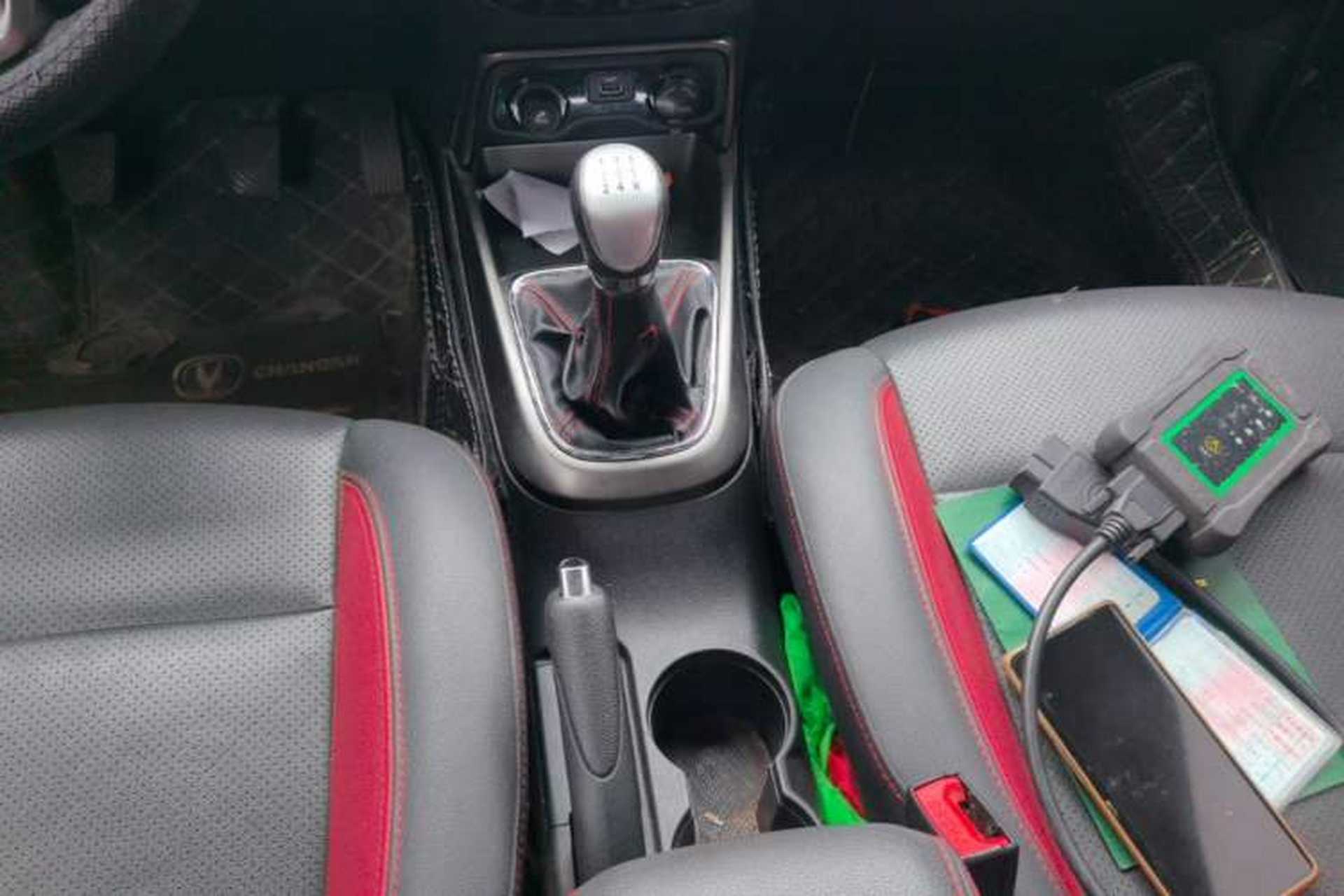 Used CHANGAN CS15 2016 1.5L Manual Fashion Edition Gear Lever