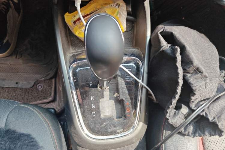 Used CHANGAN CS15 2016 1.5L Automatic Fashion Edition Gear Lever