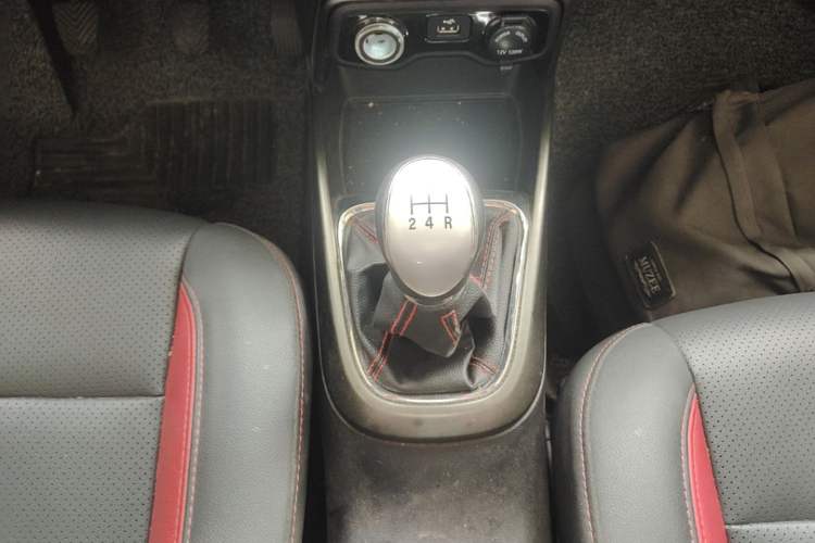 Used CHANGAN CS15 2016 1.5L Manual Fashion Edition Gear Lever