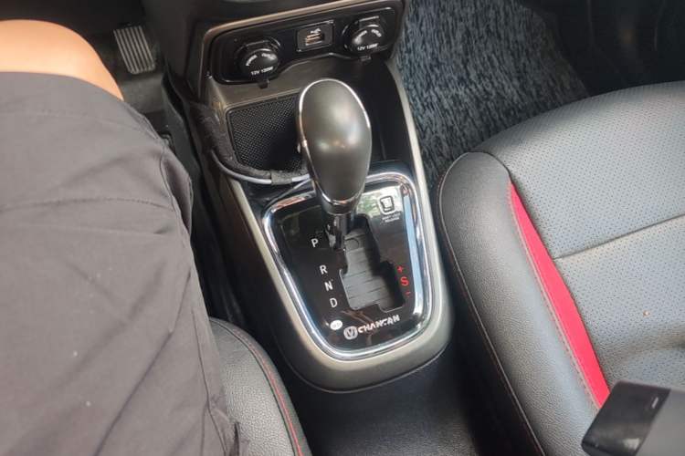 Used CHANGAN CS15 2016 1.5L Automatic Fashion Edition Gear Lever
