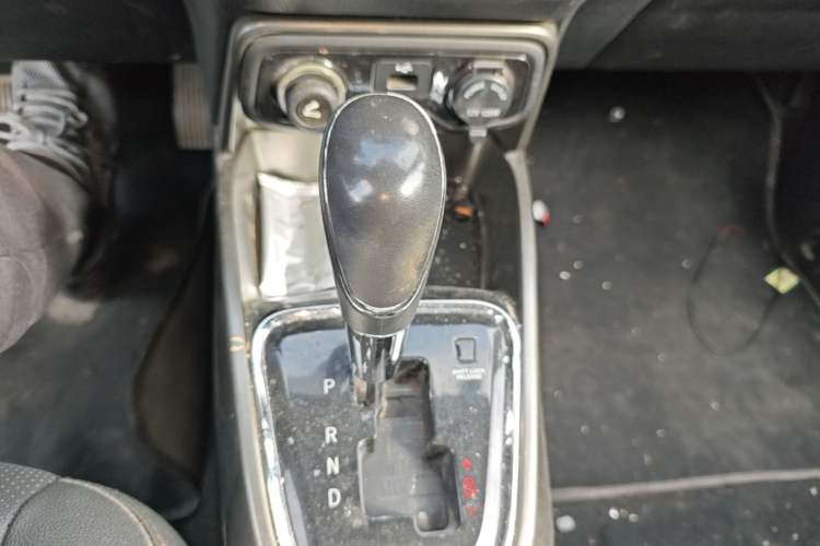 Used CHANGAN CS15 2016 1.5L Automatic Fashion Edition Gear Lever