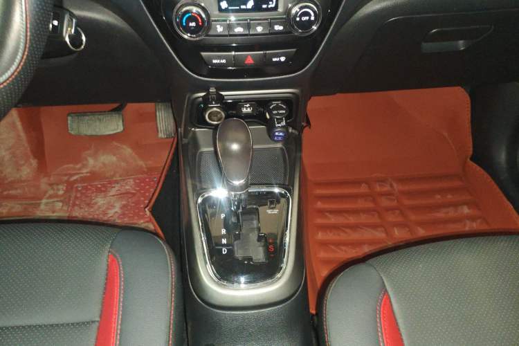 Used CHANGAN CS15 2016 1.5L Automatic Fashion Edition Gear Lever