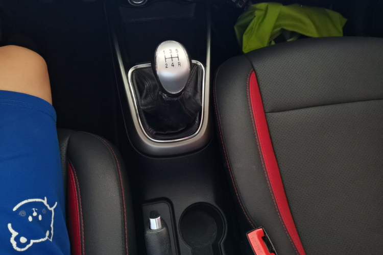 Used CHANGAN CS15 2016 1.5L Manual Fashion Edition Gear Lever