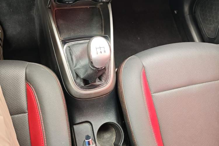 Used CHANGAN CS15 2016 1.5L Manual Fashion Edition Gear Lever