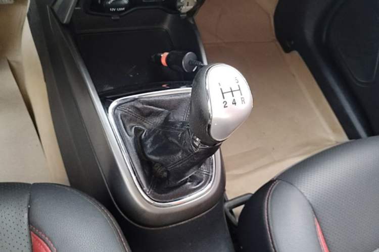 Used CHANGAN CS15 2016 1.5L Manual Fashion Edition Gear Lever