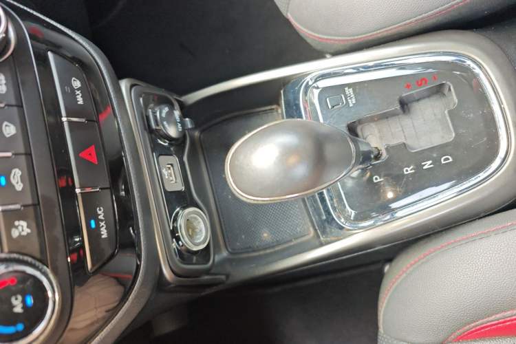 Used CHANGAN CS15 2016 1.5L Automatic Fashion Edition Gear Lever