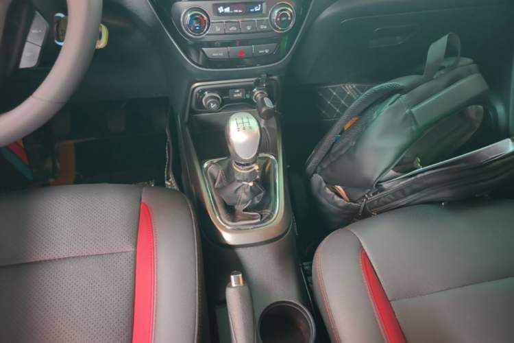 Used CHANGAN CS15 2016 1.5L Manual Fashion Edition Gear Lever