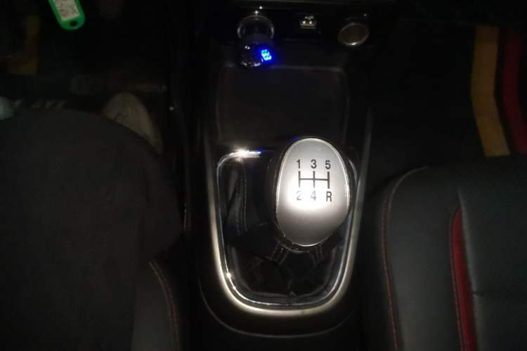 Used CHANGAN CS15 2016 1.5L Manual Luxury Edition Gear Lever